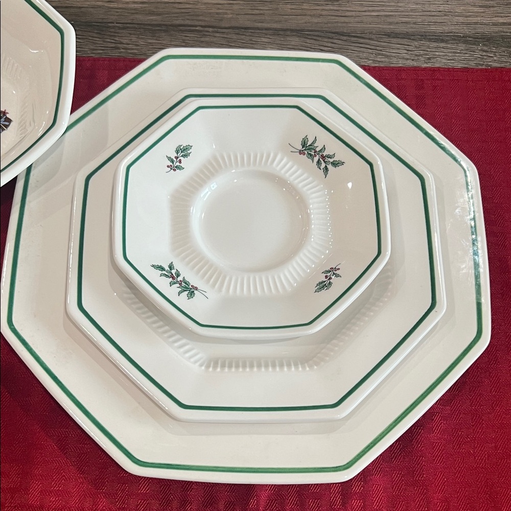 Christmastime 4 Place Setting by NIKKO Japan - Picture 14 of 15